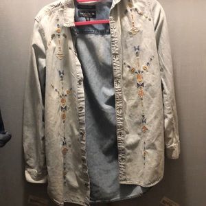 Lucky brand embroidered denim boyfriendbutton down